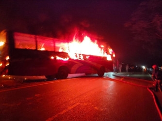 Miscreants set bus on fire in city’s Shyamoli