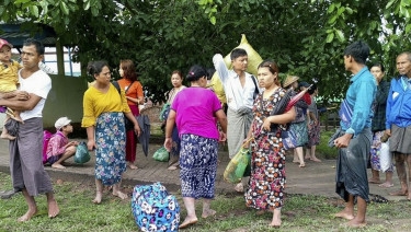 Myanmar ethnic minority fighters say capture town near Bangladesh border