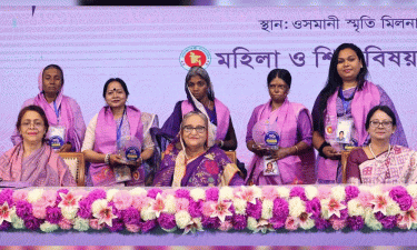 PM hands over best Joyeeta Award to 5 women