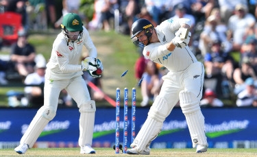 New Zealand out for 372, set Australia 279 to win 2nd Test