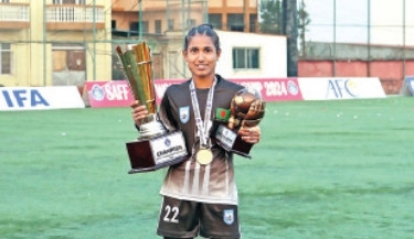 ‘I dedicate my trophy to my father and coach’