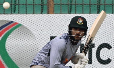 Soumya Sarkar injured while fielding against Sri Lanka