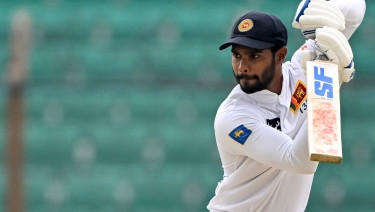 De Silva holds firm as Sri Lanka reach 411-5 at lunch