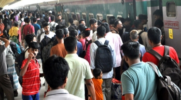 Intense passenger pressure at Kamlapur two days before Eid vacation