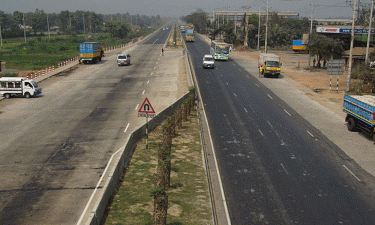 Dhaka-Ctg highway sees less traffic
