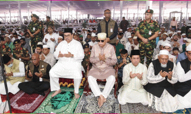 President offers Eid-ul-Fitr prayers at National Eidgah
