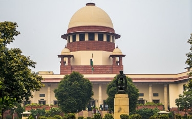 Indian SC freezes order cancelling hiring of West Bengal teachers